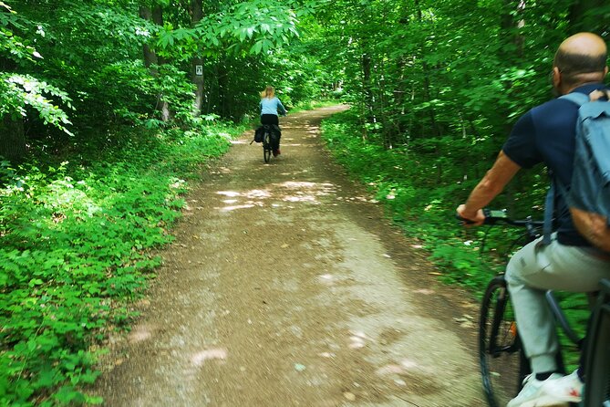 Versailles Full-Day Electric Bike Tour : Market, Picnic & Palace - Grand Trianon outside: quick photos, then keep moving