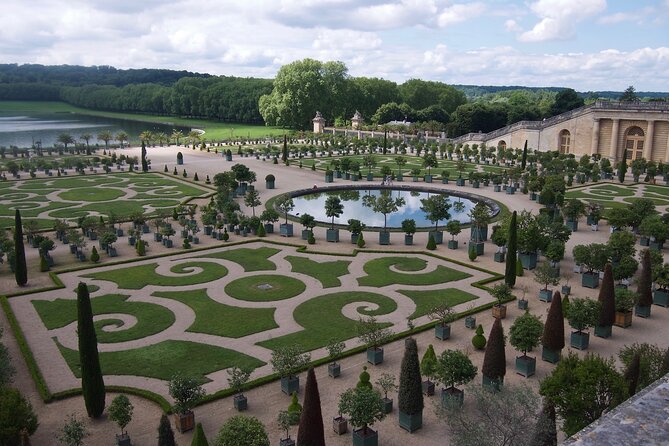 Versailles Full-Day Tour with the Estate of Marie-Antoinette - Which Type of Traveler Should Book This?