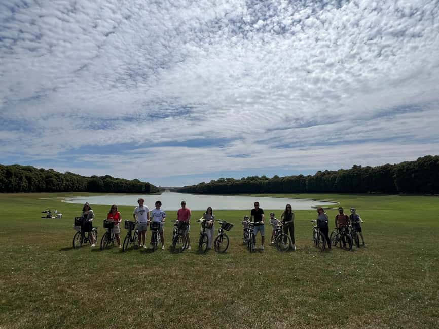 Versailles: Golfcarts & Bikes Guided Tour, Hamlet+Fountains - Pace, group feel, and why the guides really matter
