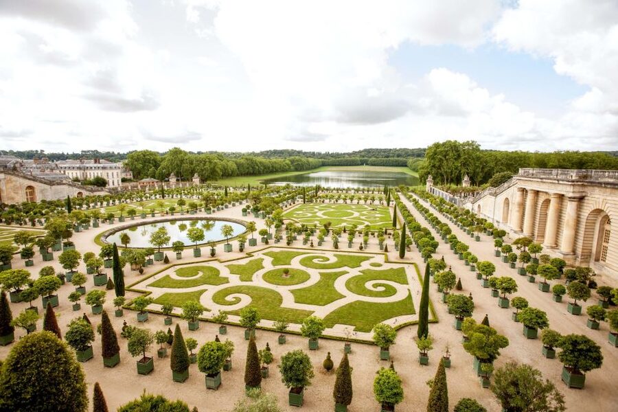 Versailles: Palace and Garden Bike Tour with Tickets - Petit Trianon and Marie Antoinette’s Domaine, seeing the other side of Versailles