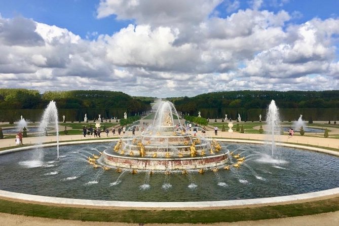 Versailles Palace and Giverny Private Guided Tour from Paris - Hotel pickup in a luxury Wi-Fi van: what that saves you