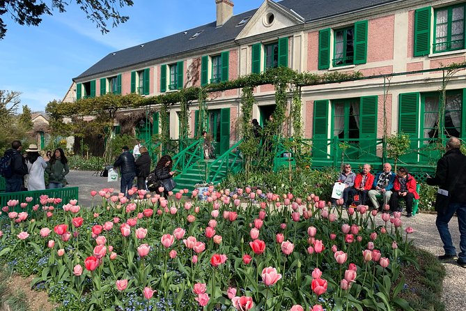 Versailles Palace and Giverny Private Guided Tour from Paris - The drive to Giverny and flexible lunch in the village