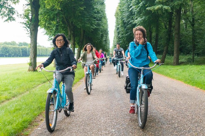 Versailles Palace Bike Tour with Market & Marie-Antoinette hamlet - Getting your Palace of Versailles timed entry without losing the day