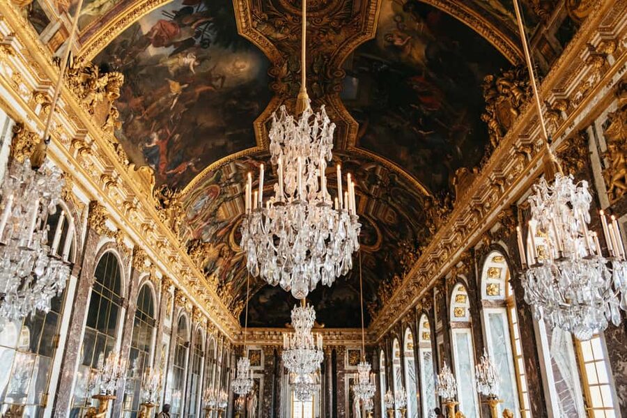 Versailles: Palace, Gardens & Queen’s Estate Guided Tour - Lunch, timing, and why the full-day format can be a win