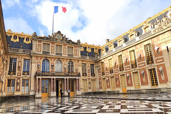 Versailles Palace & Gardens Tour with Transport from Paris - Guided versus self-guided: pick the mode that matches your pace