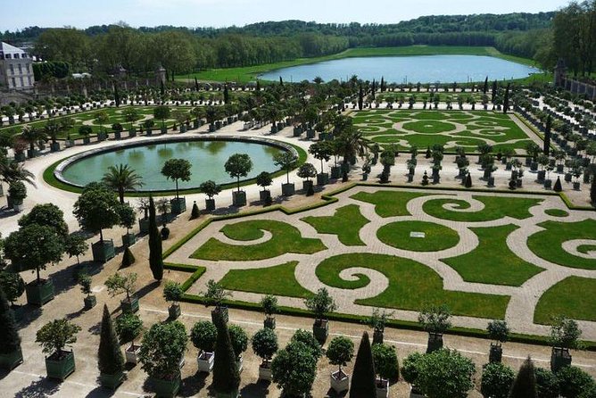 Versailles Palace Guided Day Tour and Trianon from Paris - Getting around on the day: buses, crowd pressure, and timing risk