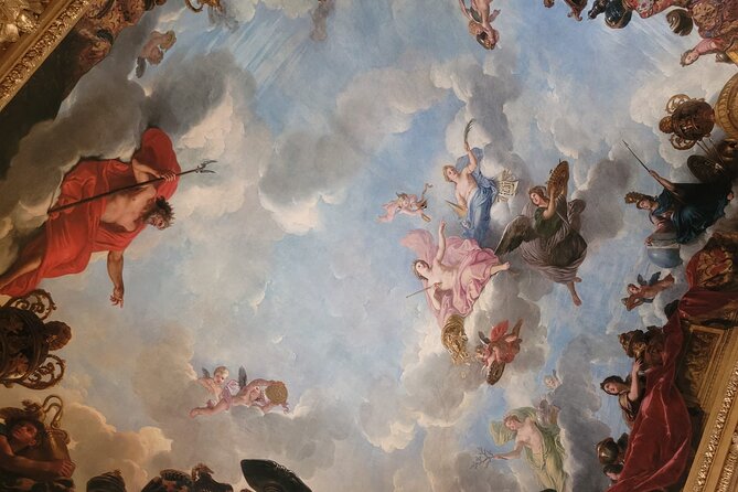 Versailles Palace Guided Tour with Gardens Access - How much walking and standing to expect, and what to wear