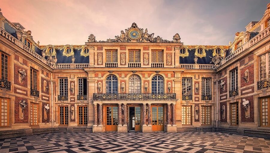 Versailles: Skip-the-Line Guided Tour of Palace with Gardens - Who should book this Versailles palace and gardens tour?