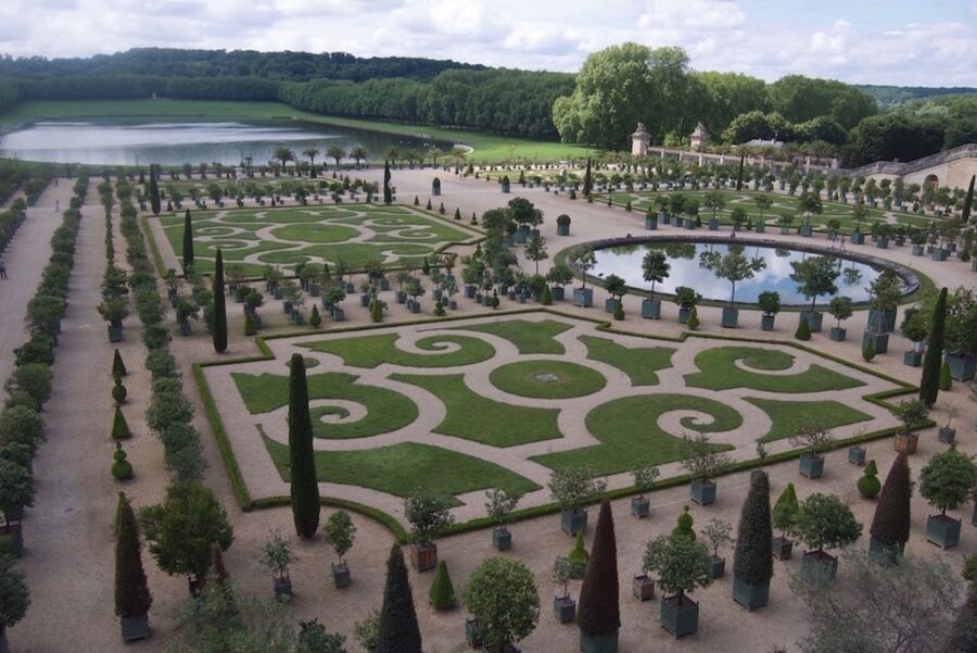 Versailles: Skip-the-Line Versailles Palace and Gardens Tour - Meeting Louis XIV, and Why the Start Matters