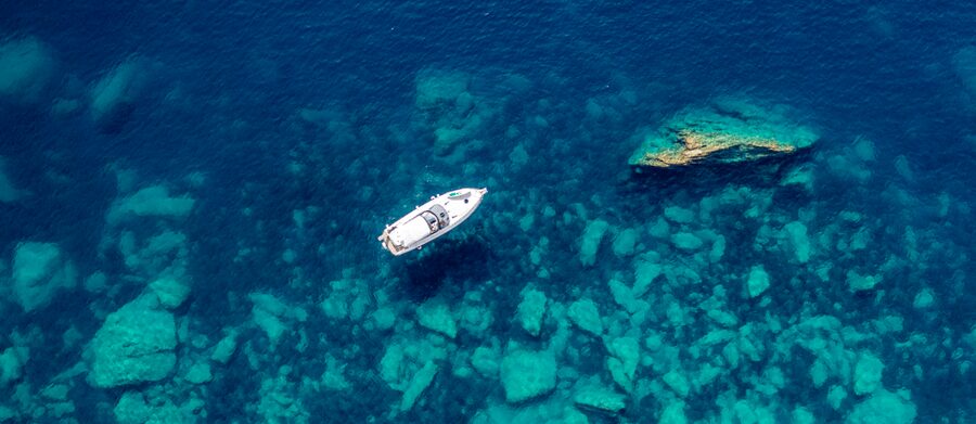Visit Bonifacio by sea - Leaving the dock for the cliffs over 70 metres high