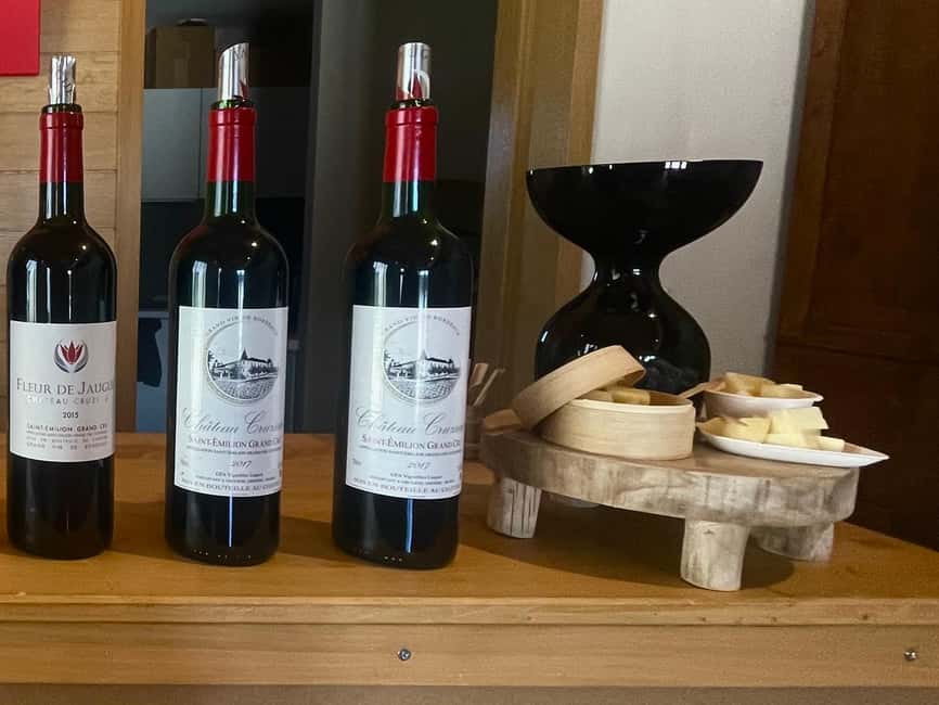 Visit to the property and wine/cheese pairing workshop - First stop: Accueil de la propriété, then straight into wine-country reality