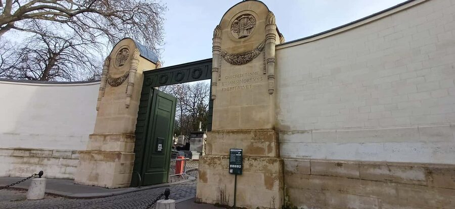 Who Killed Victor ? Escape Game at Père Lachaise Cemetery - How the Game Flows: Clues, an Inaccurate Plan, and a Final Solution