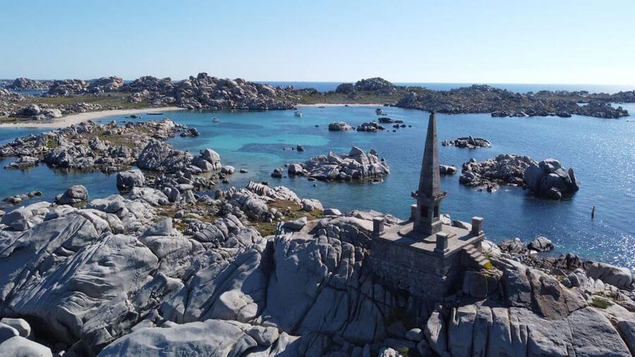 Yacht catamaran trip to the Lavezzi Islands - Lavezzi or Cavallo: how weather shapes the day