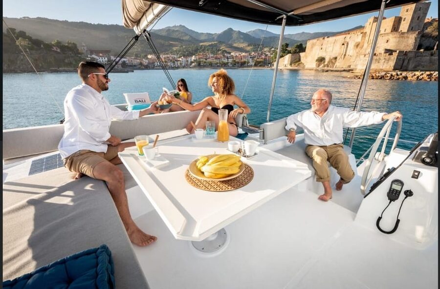Yacht catamaran trip to the Lavezzi Islands - What the anchored swimming time feels like
